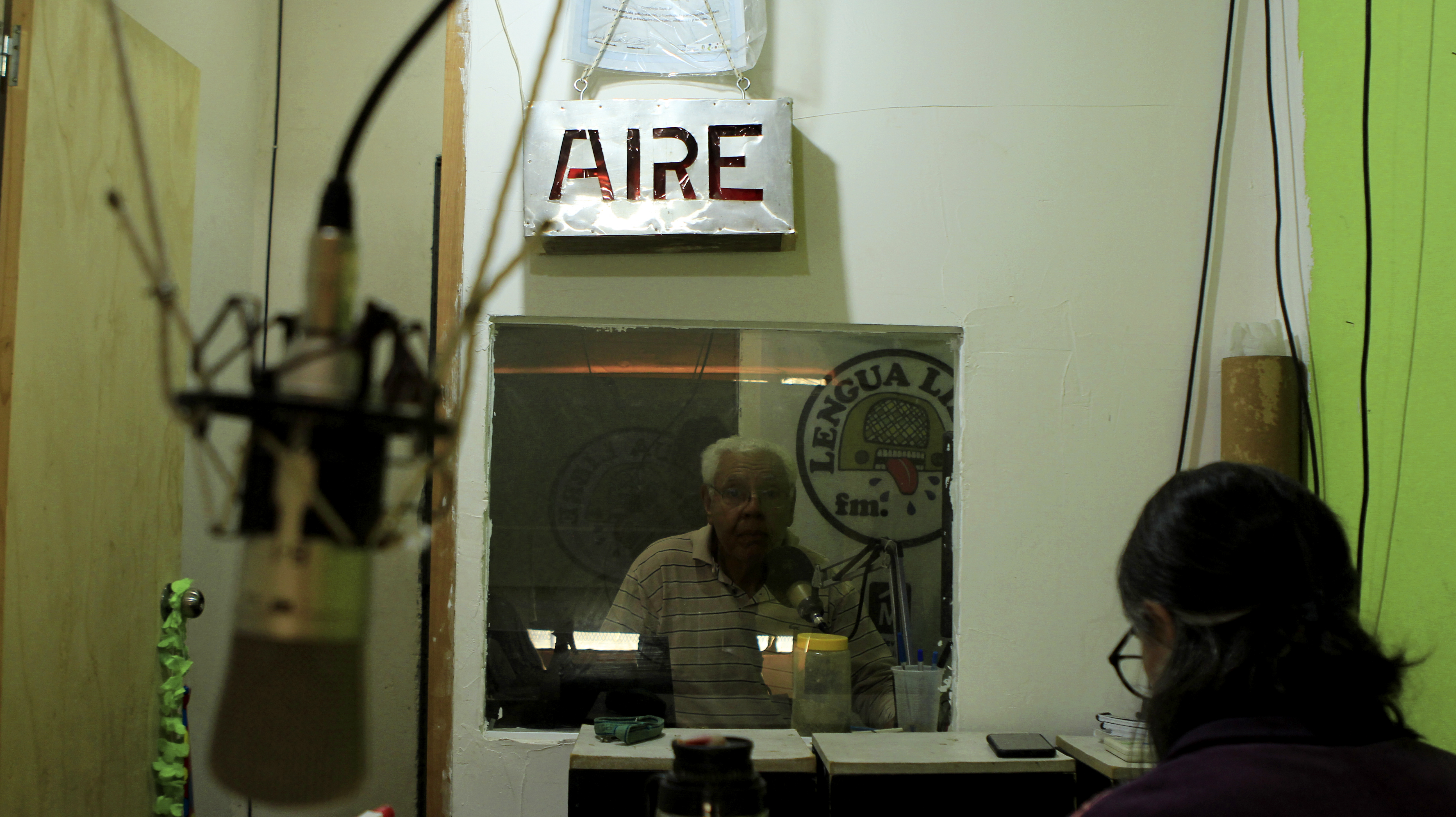 Cabina de radio de Lengua Libre. Foto: Alanna Fuentes