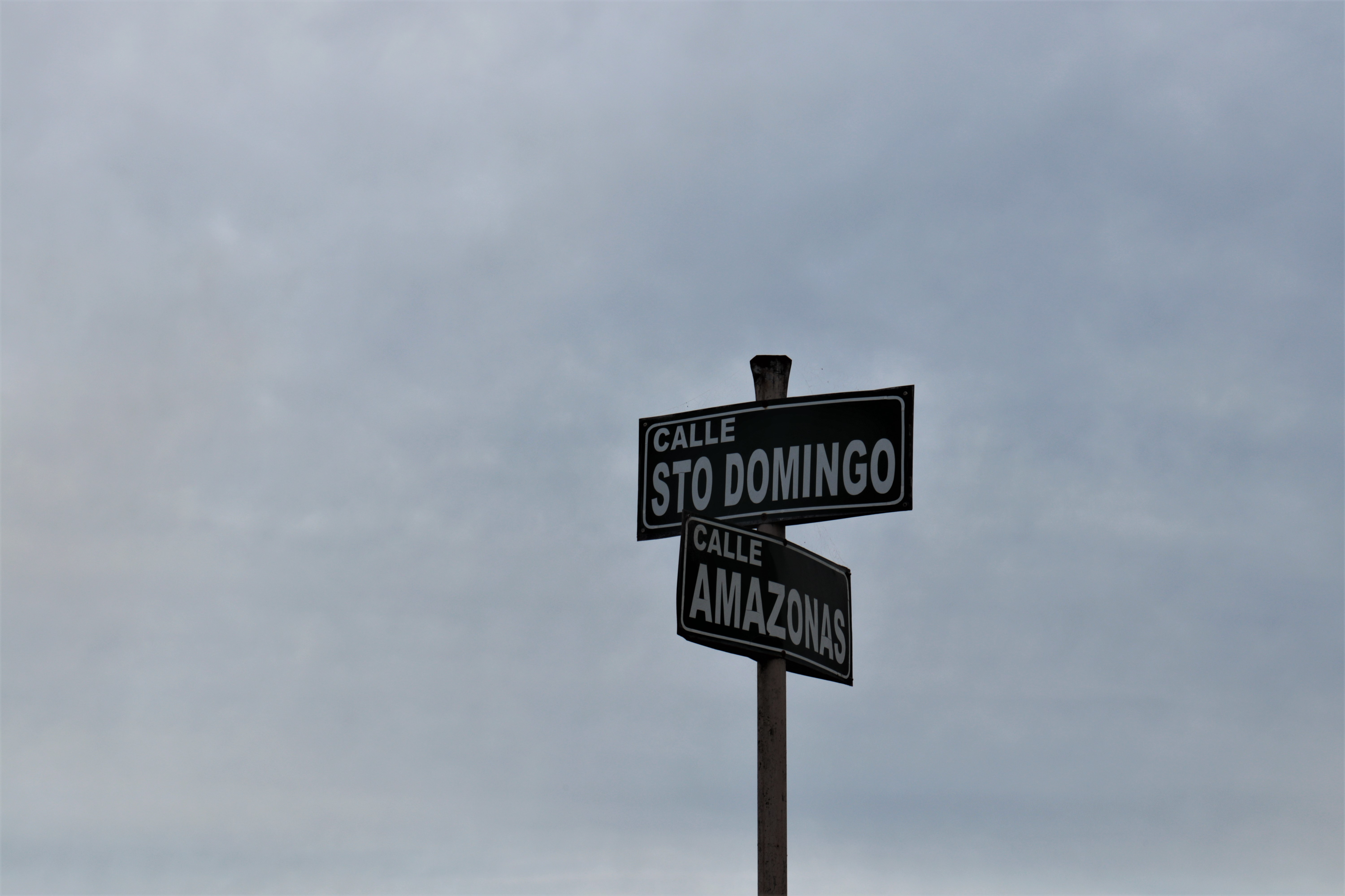 Carteles de calles Santo Domingo y Amazonas, esquina en la que vivía Amanda. 